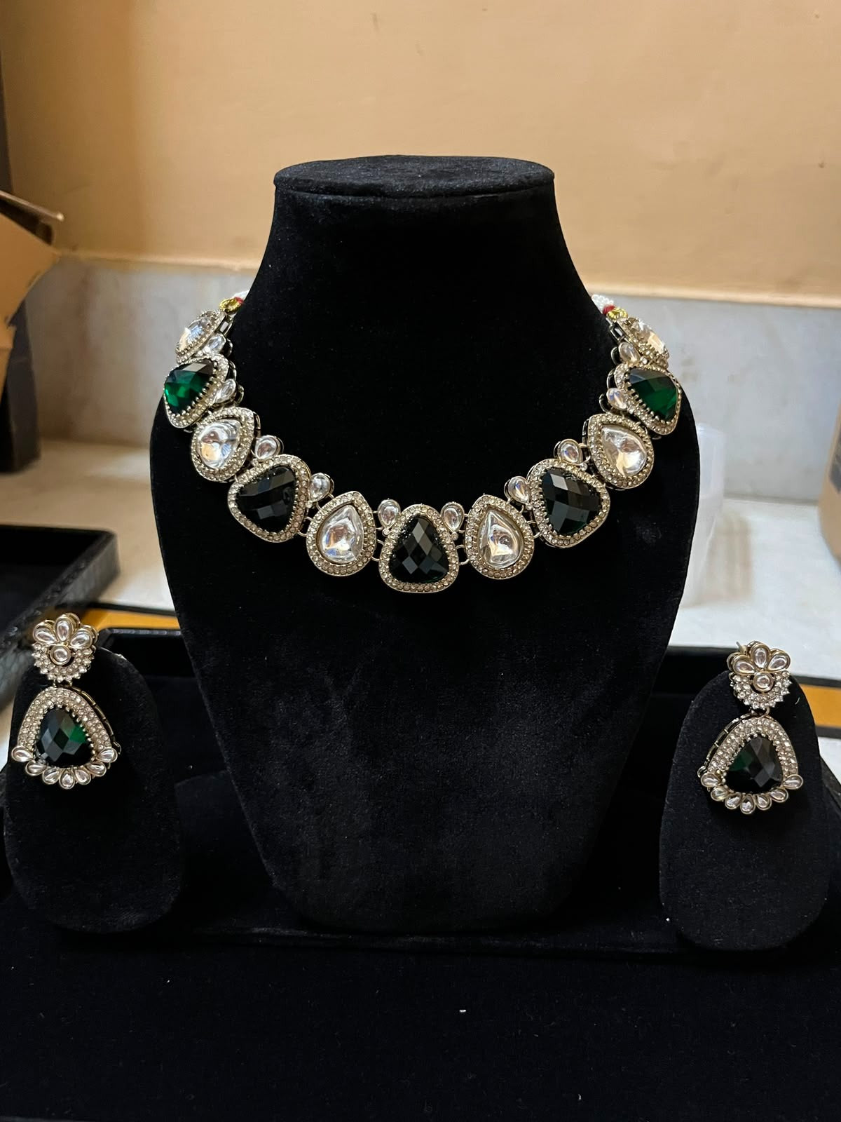 Premium Green Kundan Necklace Set –