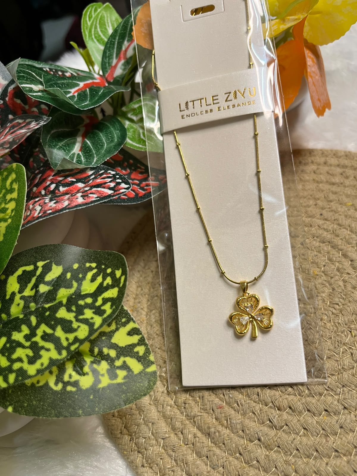Flower minimal chain pendant set