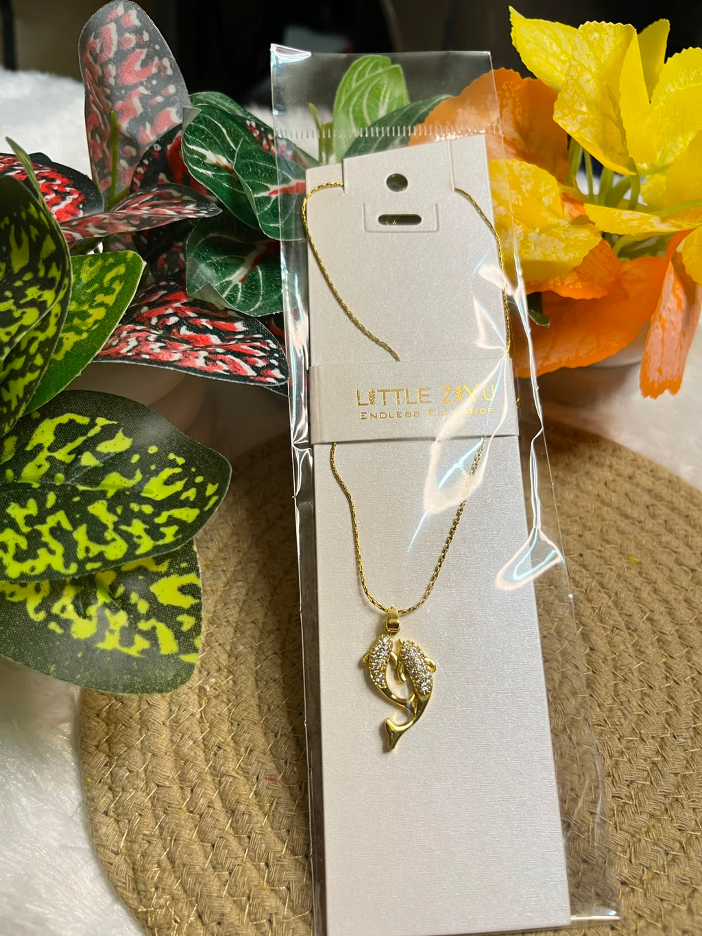 Dolphin cuddle minimal chain pendant set