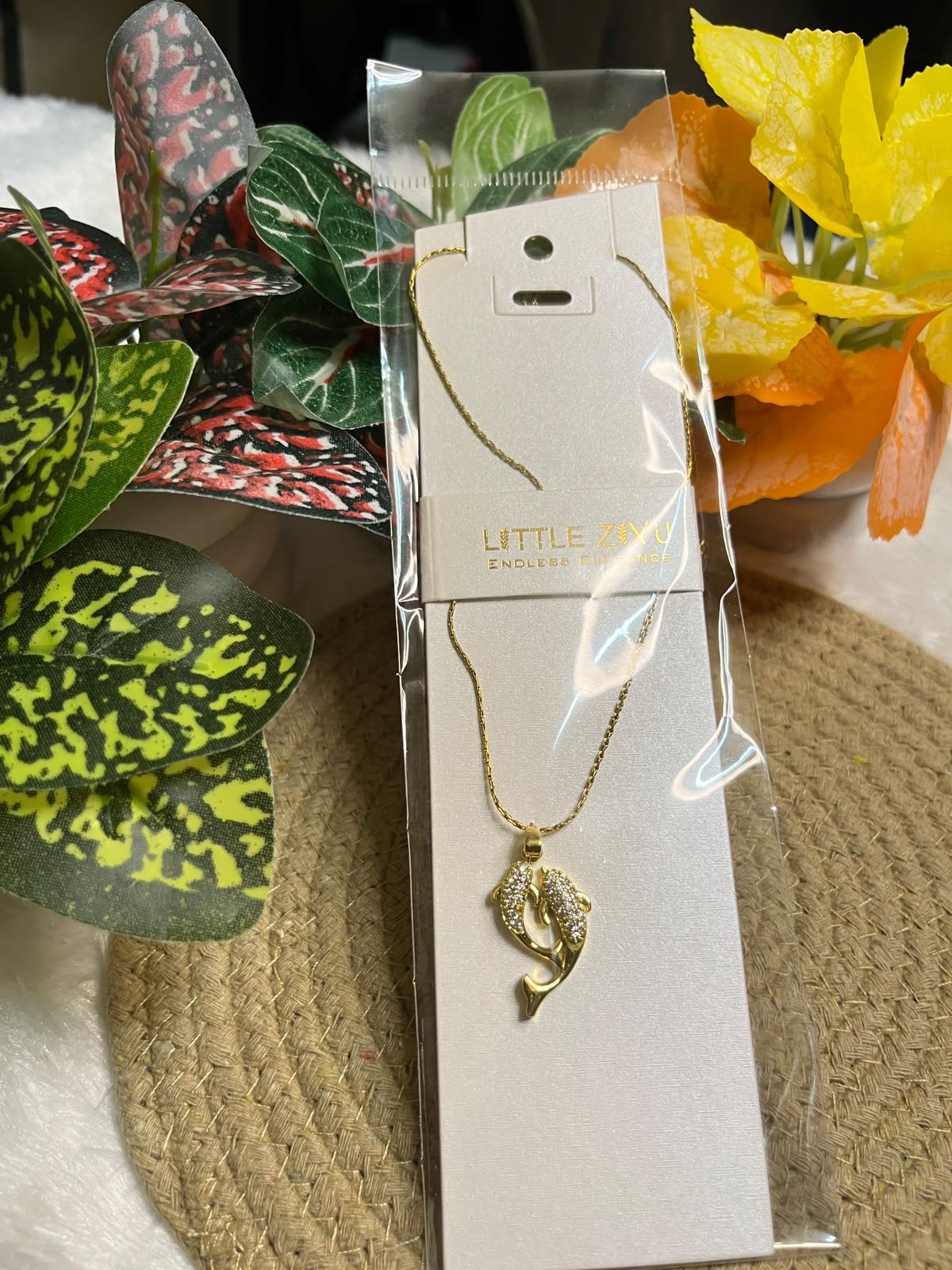 Dolphin cuddle minimal chain pendant set